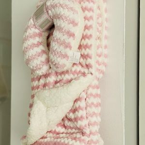 Baby blanket and head pillow